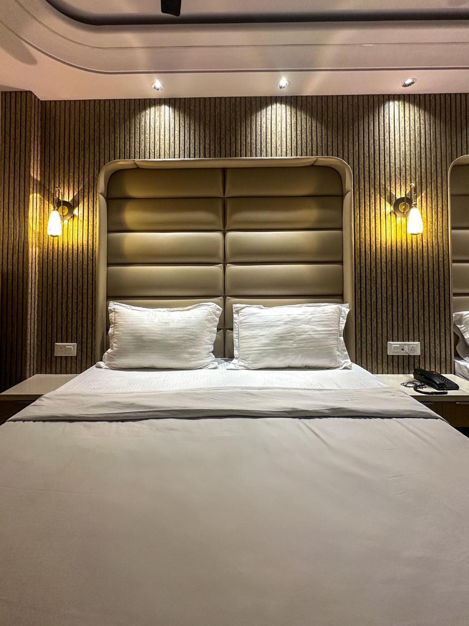 Delhi Delight Premium Bed and Breakfast New Delhi Eksteriør billede